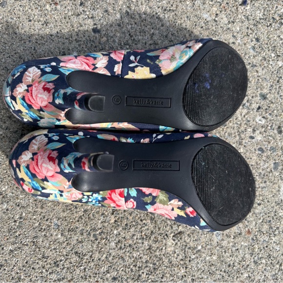 Kelly & Katie fabric floral pumps, 9, new - Picture 4 of 5